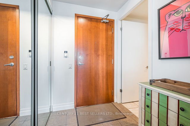 512W - 500 Queens Quay