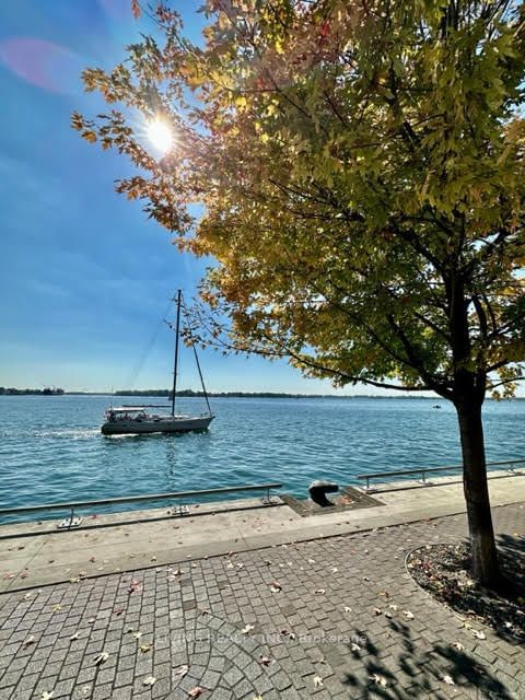 1043 - 15 Merchant's Wharf N/A