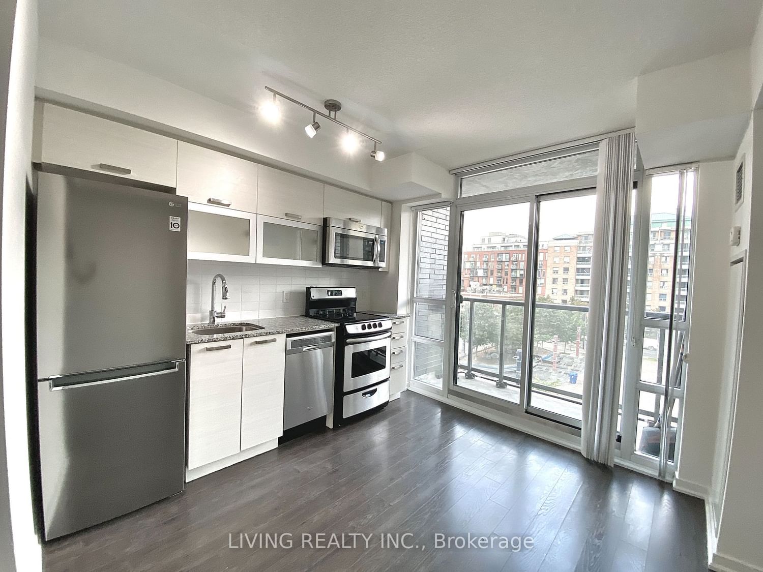 Listing Image 10