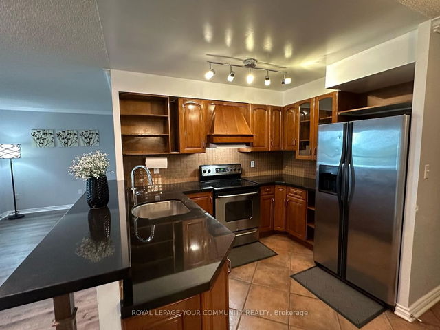 810 - 7 LORRAINE Drive