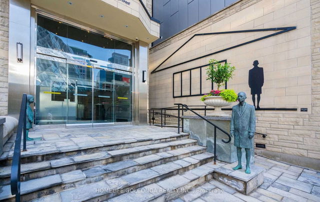 901 - 71 Simcoe Street