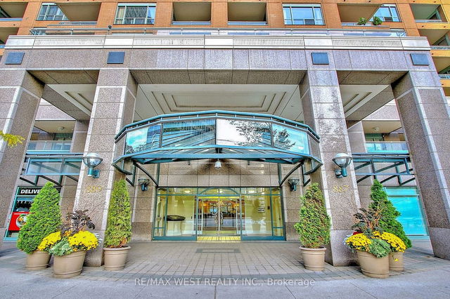 503 - 887 Bay Street