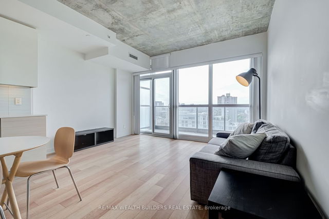 1706 - 210 Simcoe Street