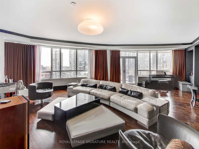 2401 - 20 Blue Jays Way