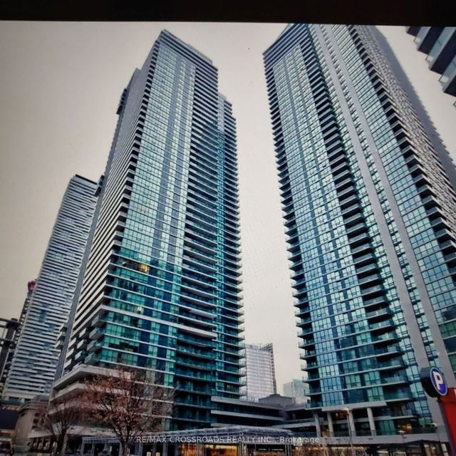 3205 - 33 Bay Street
