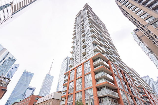 1808 - 126 Simcoe Street