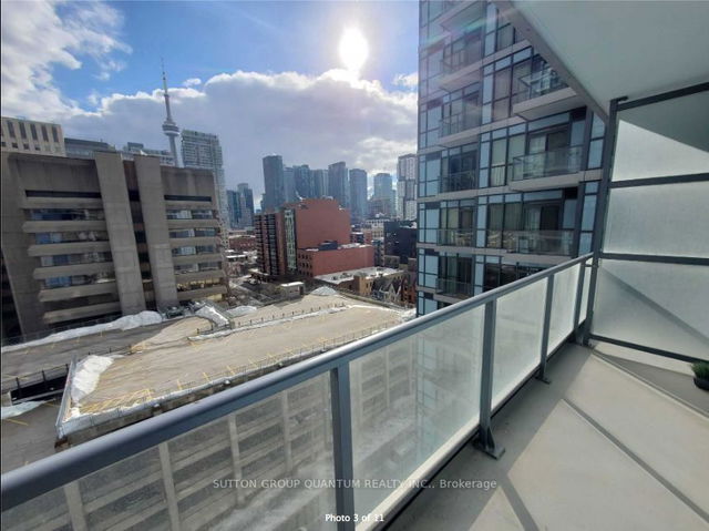 1014 - 210 Simcoe Street