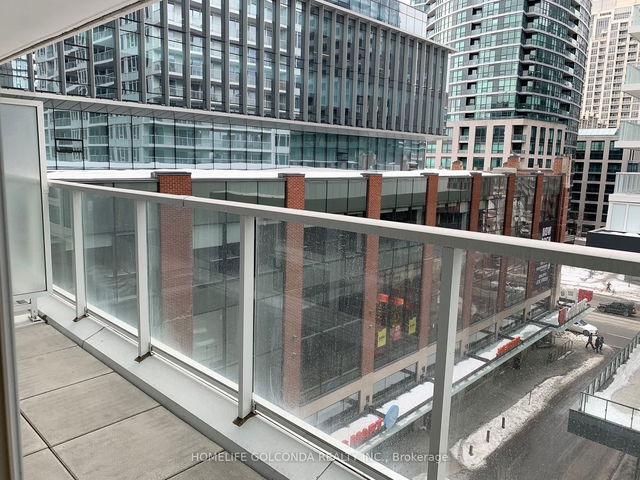 #605 - 17 Bathurst Street