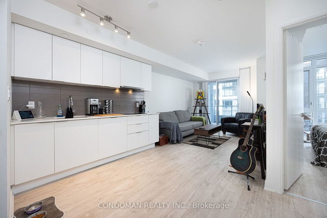 620W - 27 Bathurst Street