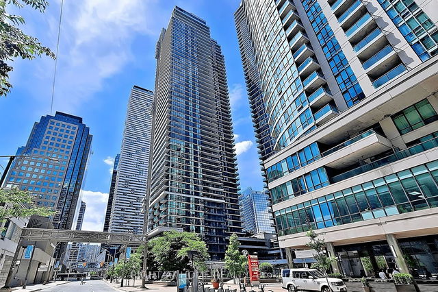 318 - 33 Bay Street