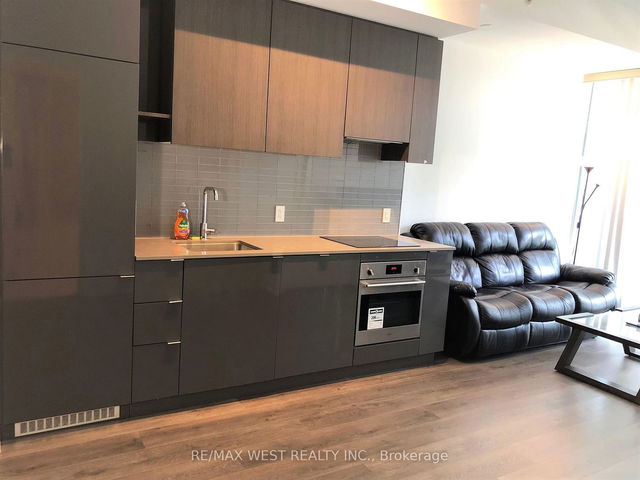 908 - 161 Roehampton Avenue