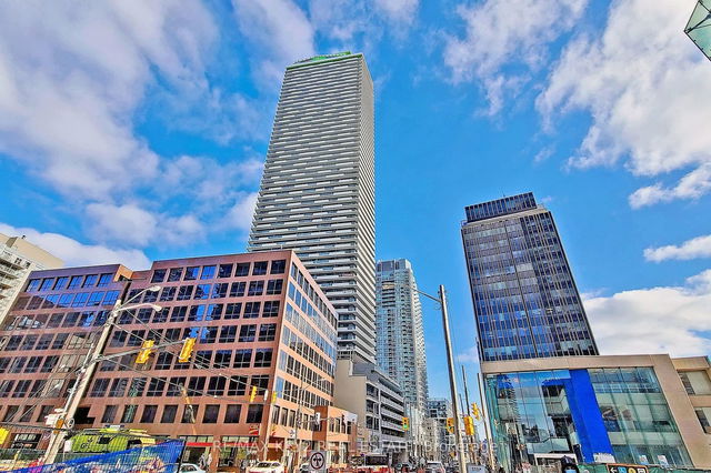 4310 - 2221 Yonge Street