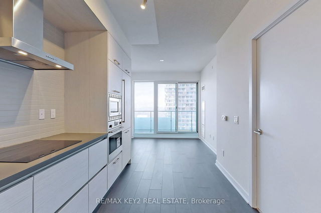 4310 - 2221 Yonge Street