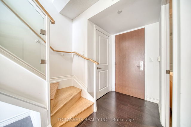 1111 - 386 Yonge Street