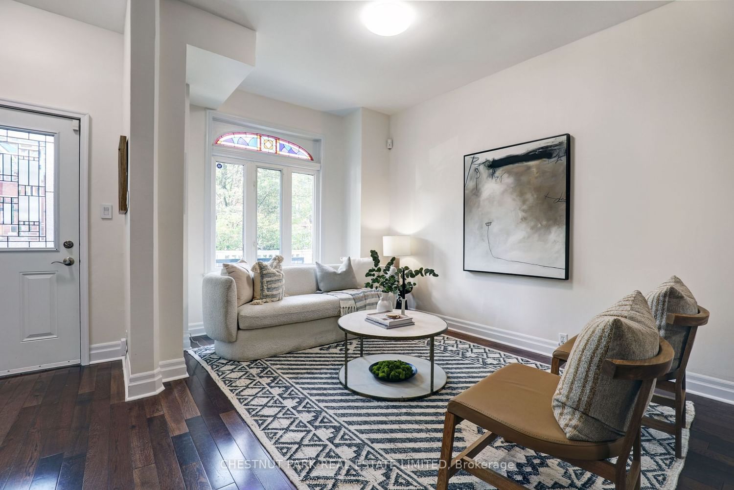 Listing Image 4