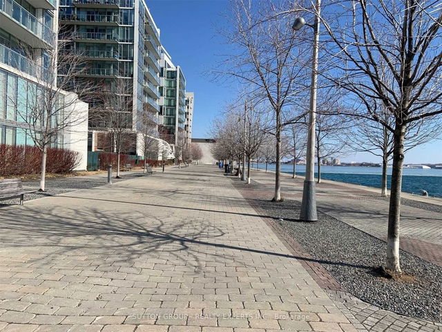411 - 15 Queens Quay