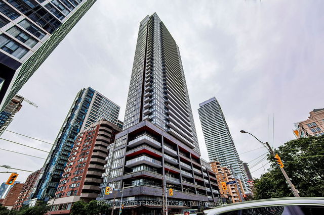 1601 - 159 Dundas Street