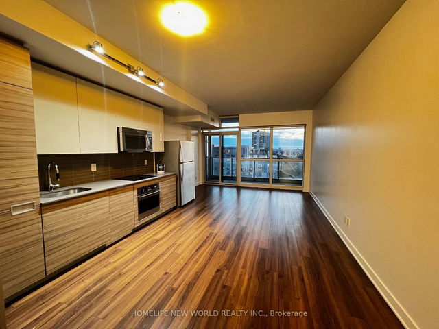 1405 - 210 Simcoe Street