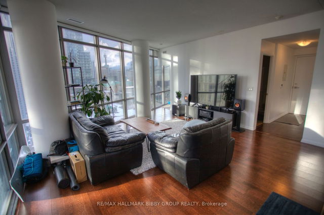 1508 - 832 Bay Street