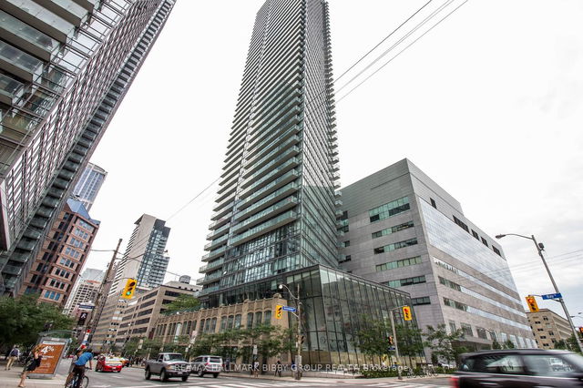 1508 - 832 Bay Street
