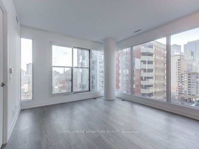 2710 - 181 Dundas Street