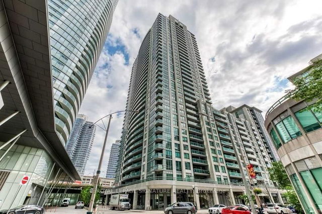 1005 - 19 Grand Trunk Crescent
