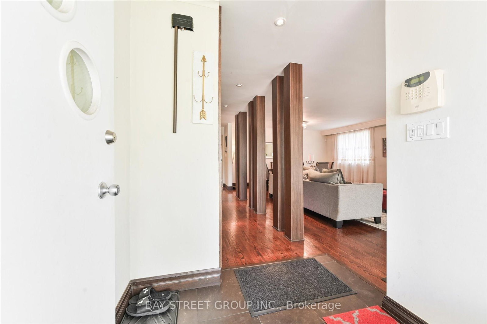 Listing Image 4