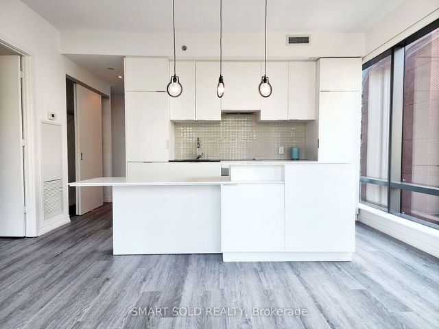 1008 - 5 St. Joseph Street