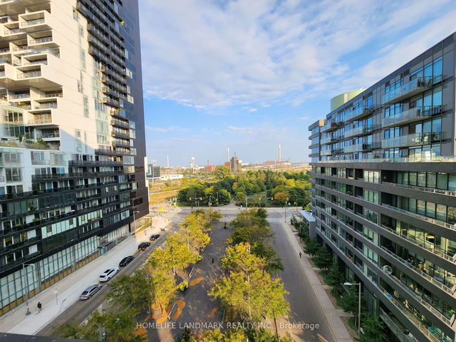 814 - 21 Lawren Harris Square