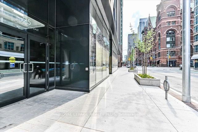 2416 - 25 Richmond Street