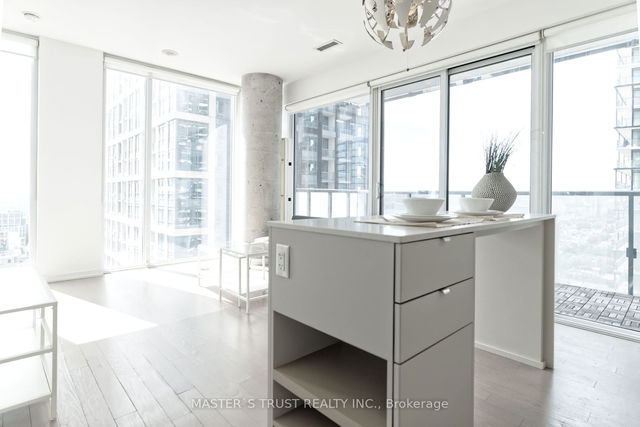 2511 - 101 Peter Street