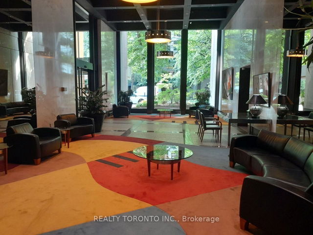 2037 - 33 Harbour Square