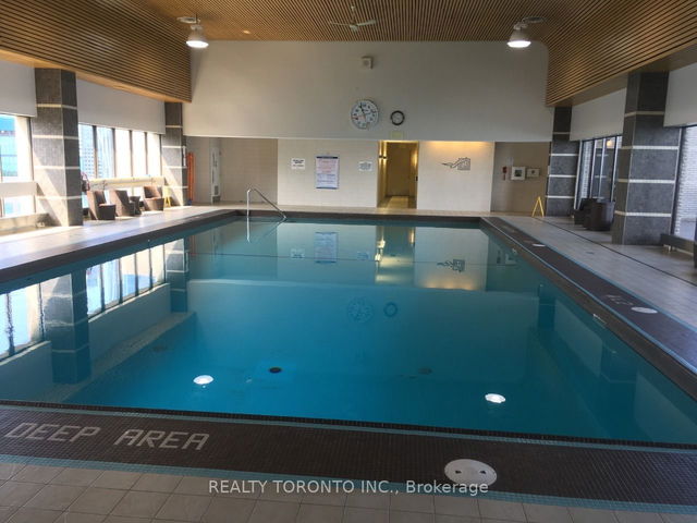 2037 - 33 Harbour Square
