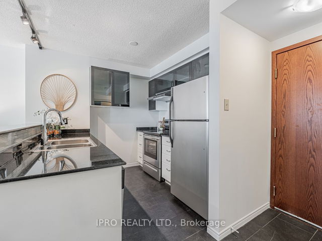 1404 - 10 Yonge Street
