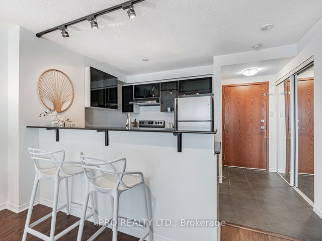 1404 - 10 Yonge Street