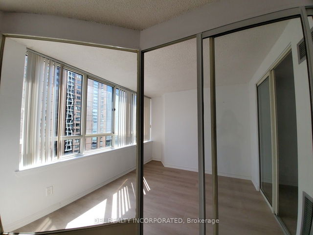 1509 - 633 Bay Street