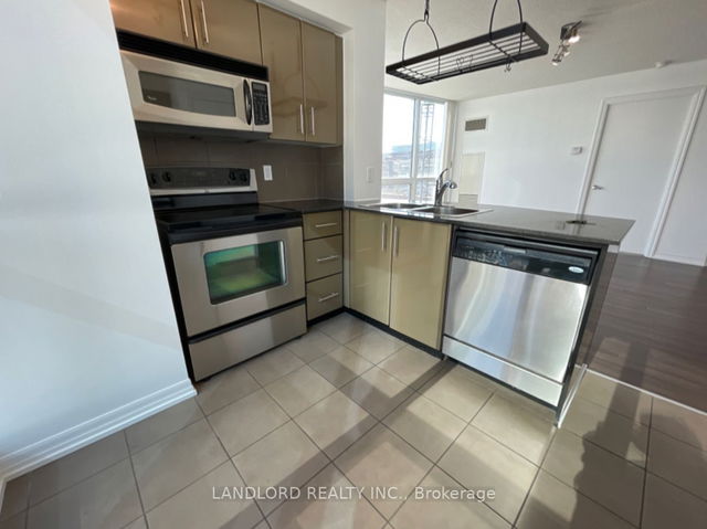 605 - 16 Yonge Street