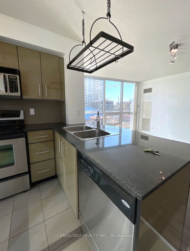 605 - 16 Yonge Street