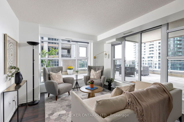 809 - 35 Bastion Street