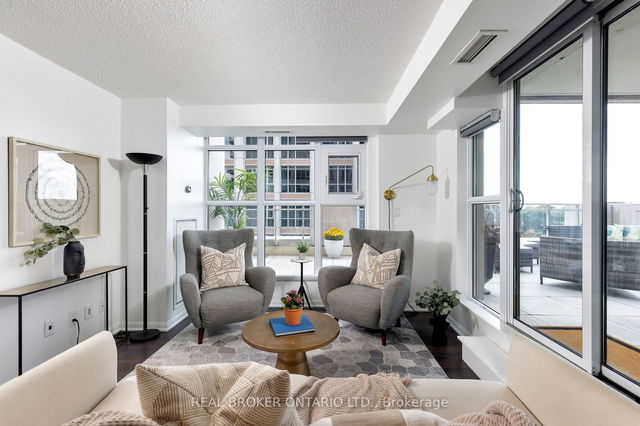 809 - 35 Bastion Street