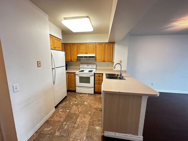 2506 - 750 Bay Street