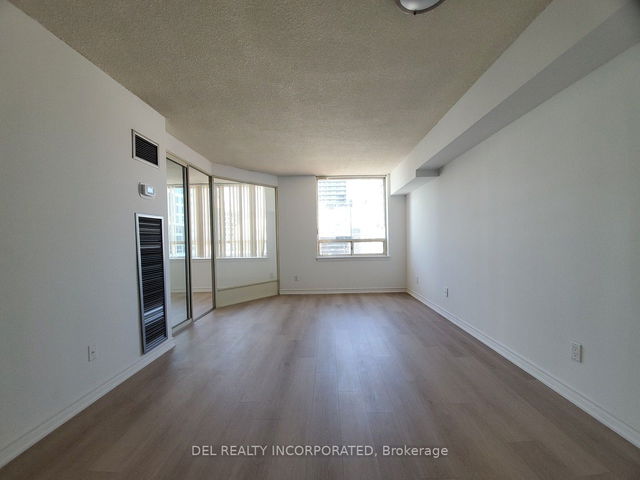 2622 - 633 Bay Street