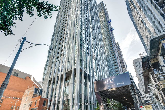 802 - 1 Yorkville Avenue