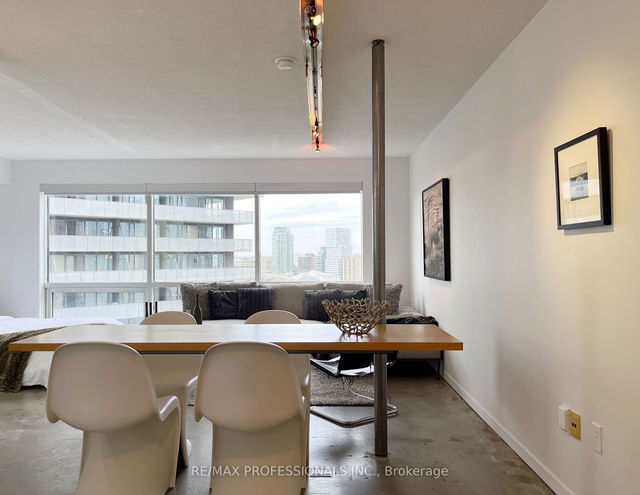 2316 - 1001 Bay Street