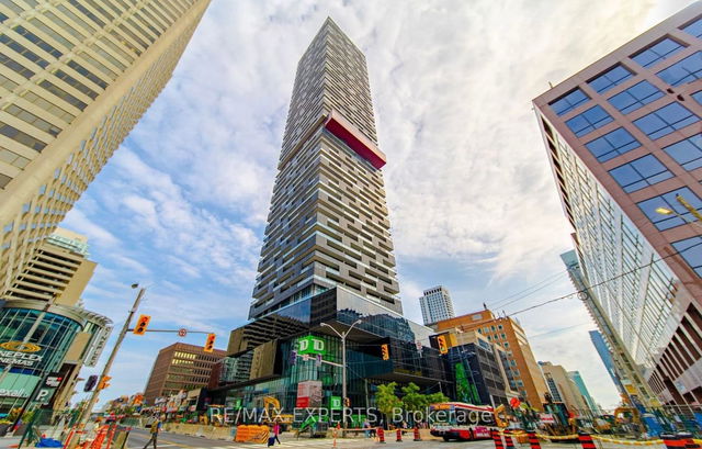 907 - 8 Eglinton Avenue