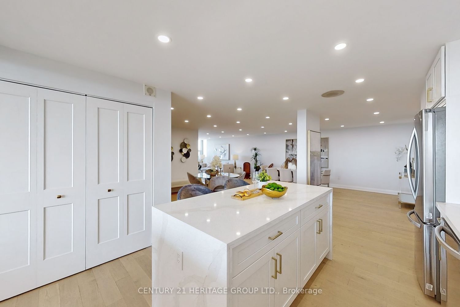 Listing Image 12