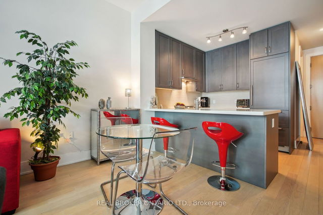 918 - 39 Queens Quay