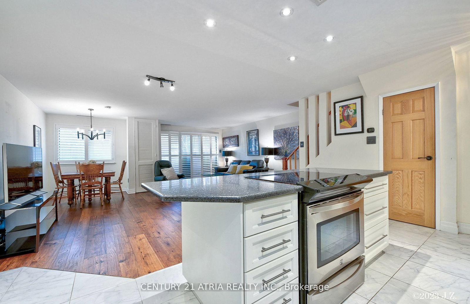 Listing Image 7