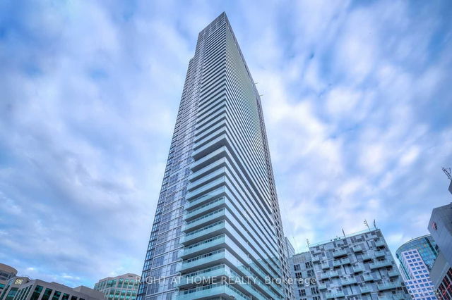 4202 - 300 Front Street
