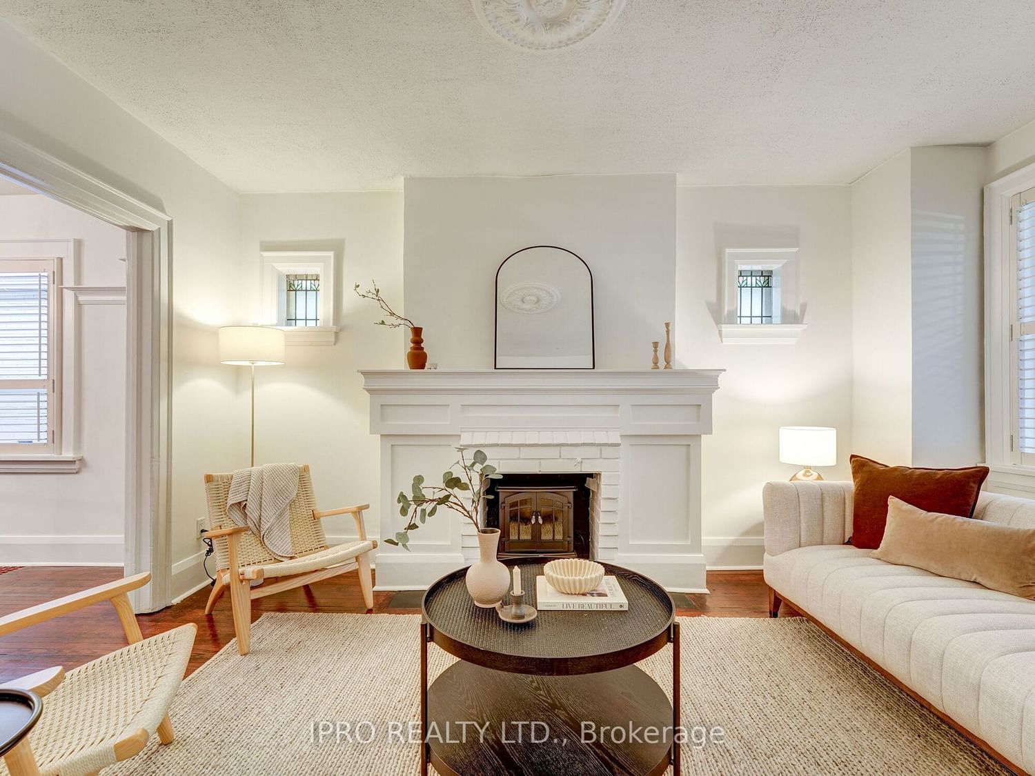 Listing photo 2